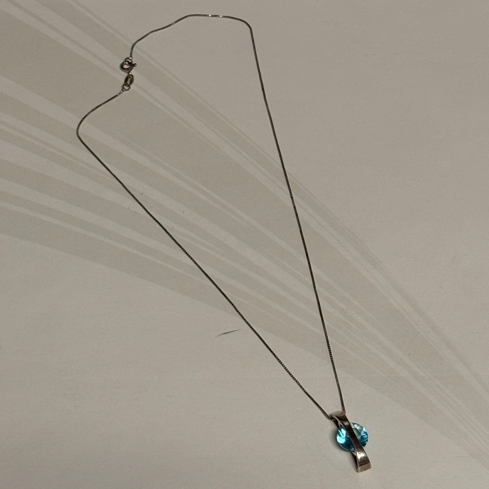Elegant Silver Necklace with Blue Pendant